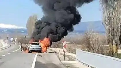 Kütahya'da Seyir Halindeki Otomobil Alev Alev Yandı, Yolcular Son Anda Kurtuldu