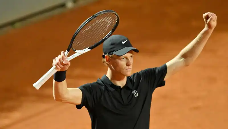 Wimbledon'da Yarı Finalde Dört Büyük Savaşacak: Kimin Şansı Daha Çok?