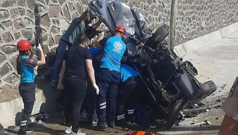 Tunceli'de Korkutan Trafik Kazası: İki Araç Kafa Kafaya Çarpıştı