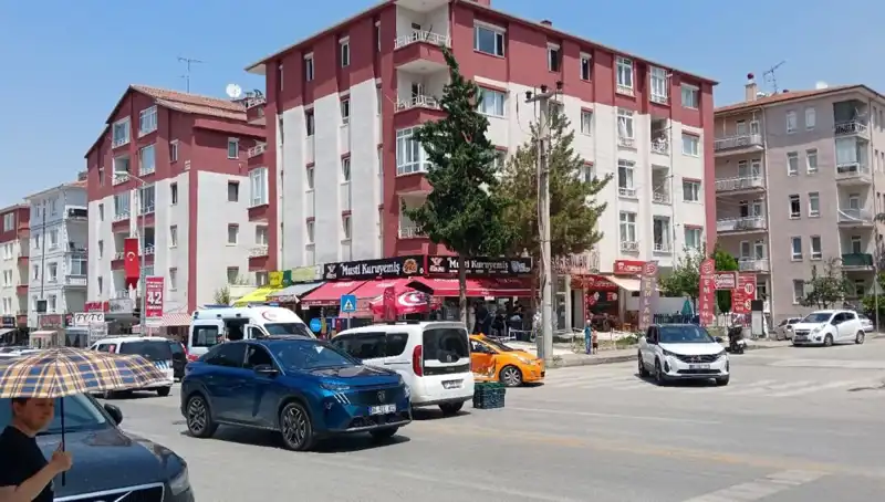 Taksi ile Otomobil Çarpıştı: Kazada Yaralananların Durumu Nedir?