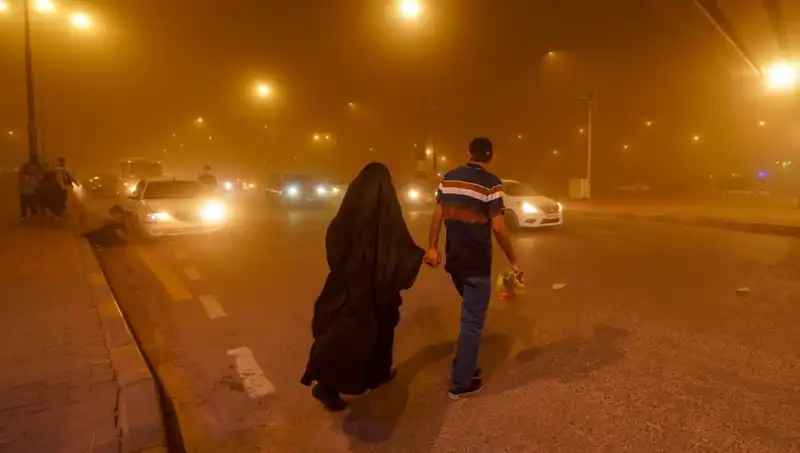 Irak’ta Kum Fırtınası: Hava Trafiği Durdu, Hastaneler Dolup Taştı