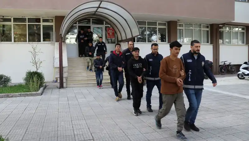 Edirne ve Kırklareli'nde Kaçak Göçmen Operasyonu: Gözaltına Alınanların Sayısı Artıyor