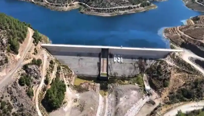 Çeşme'de Uzun Süreli Su Kesintileri Sona mı Eriyor?