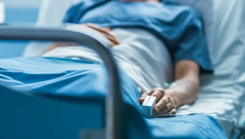Mide Ağrısı İle Doktora Giden Genç Kadının Ölümü, Sağlık Sistemini Sarsıyor