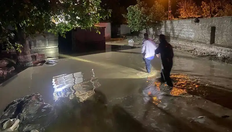 20 Dakikalık Yağış Felakete Neden Oldu: Evler Çöktü ve Boşaltıldı