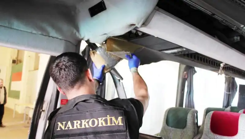 Sınır Otobüsünde Tarihi Uyuşturucu Yakalamalarının Arka Planı
