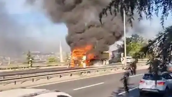 D-100 Karayolunda Eşsiz TIR Yangını: Trafik Felç Oldu!