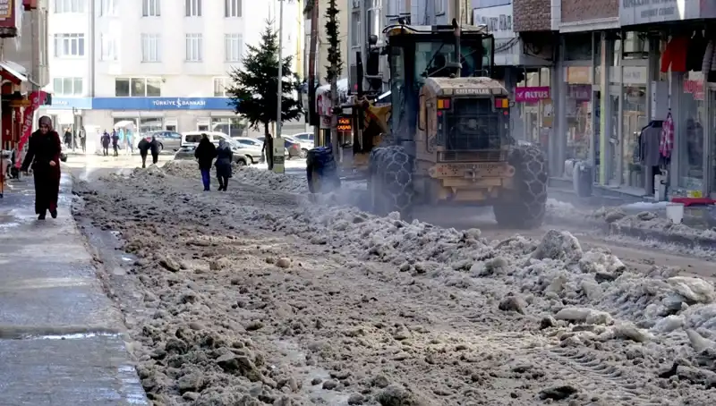 Sarıkamış’ta Kar ve Buz Temizleme Çalışmalarıyla Kış Mevsiminde Güvenli Seyahat