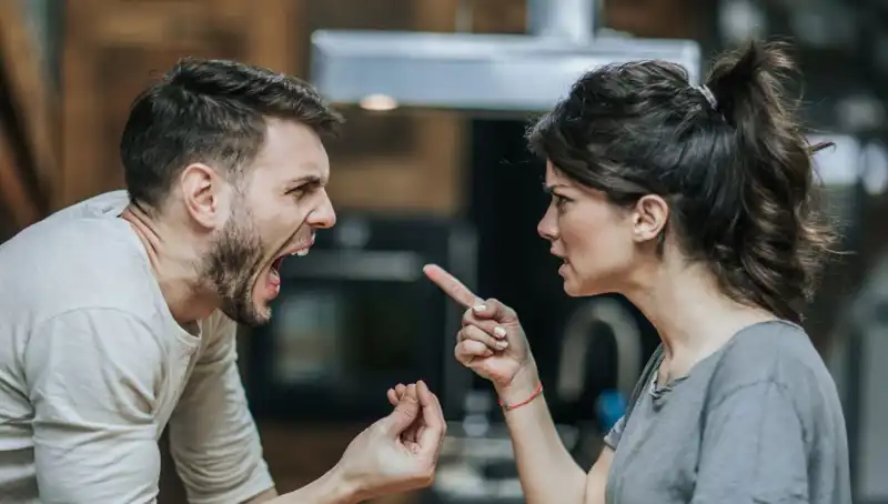 En Yaygın 7 Flört Hatası: Psikologların Çizdiği Tehlikeli Çizgiler