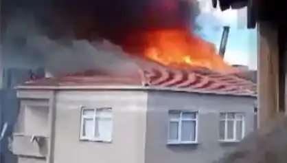 Bağcılar'da Korkutan Yangın: Beş Katlı Binada Alevler Yükseliyor