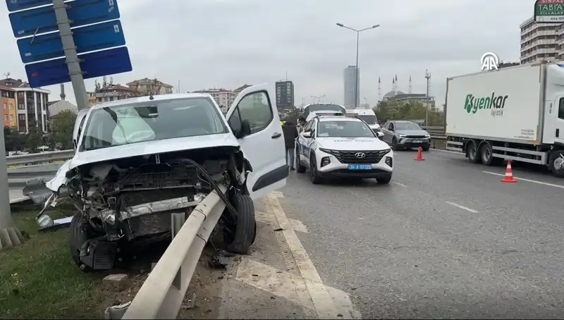 Otoyolda Feci Kaza: Araç Bariyere Saplanarak Büyük Can Kaybına Neden Oldu