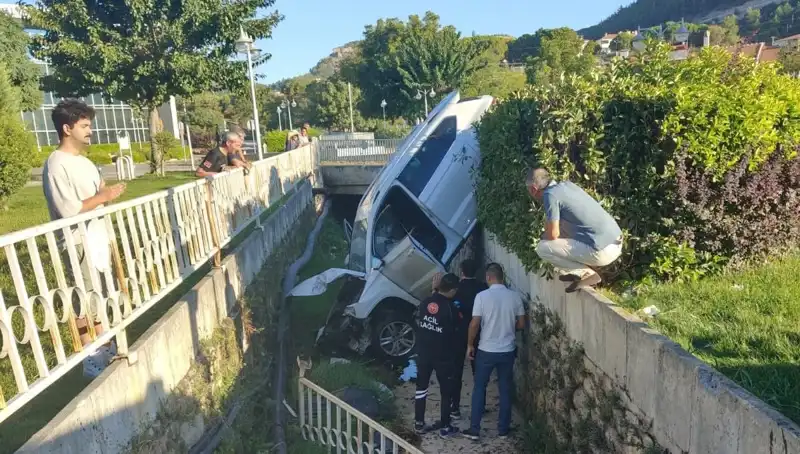 Muğla’da Direksiyon Kırmak Zorunda Kalan Sürücünün Kaza Anı Şok Etti