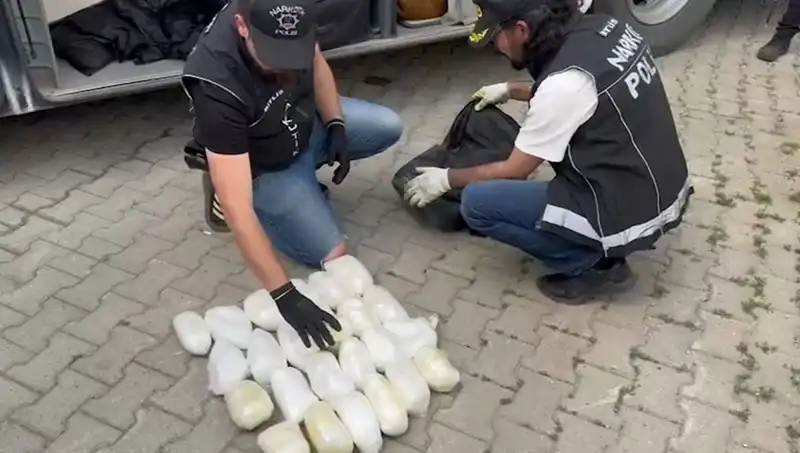 Yolcunun Valizinden Çıkan 13 Kilo Metamfetamin: Sıkı Denetimlerin Kurbanı mı?