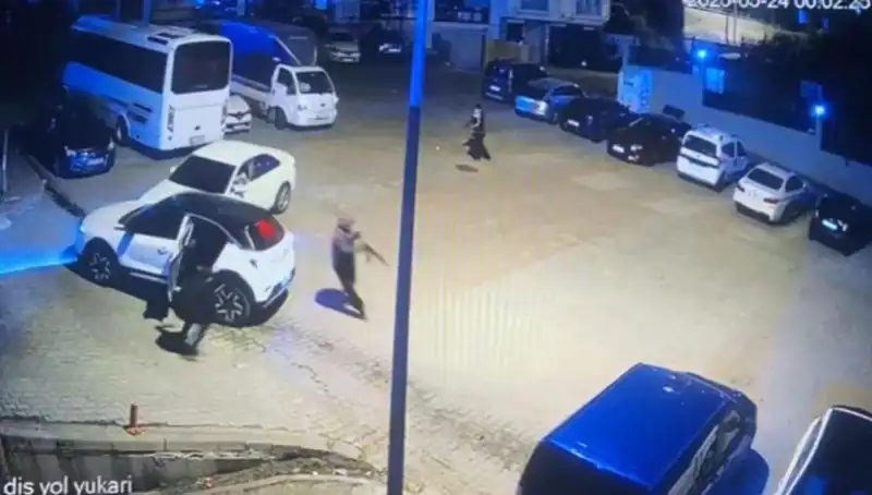 Kağıthane'de Kalaşnikovlu Saldırı: Dehşet Anları Şehirde Yaşandı