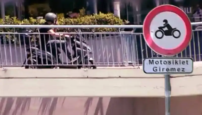 Üst Geçitler Motokuryelerin İstilasına Uğradı: Şehirde Yeni Bir Sorun Başlıyor!