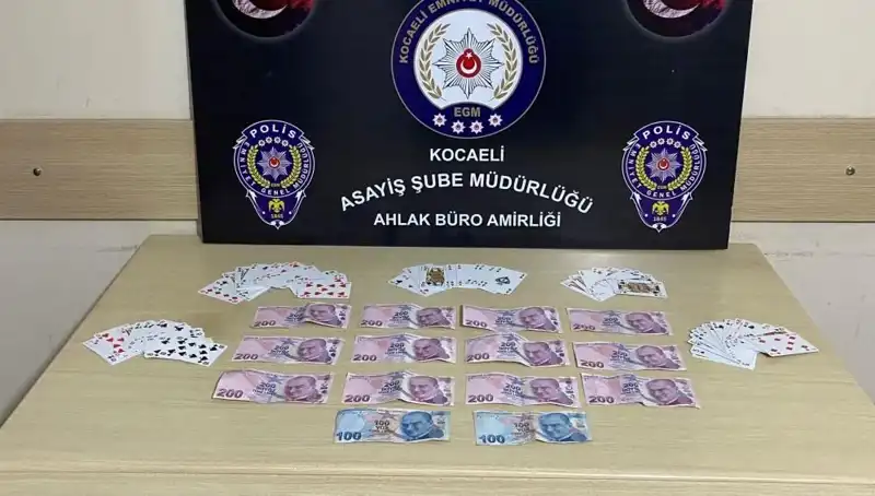 Kocaeli'de Kumar Operasyonu: Kahvehanelere Tarihi Baskın Yapıldı