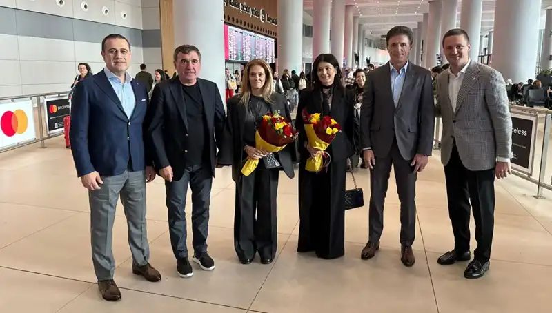 Hagi ve Popescu: İstanbul’da Futbol Tutkusunu Yeniden Yaşatıyorlar