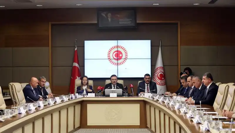 Meclis, Kartalkaya Yangın Faciasını Araştırıyor: "Vali Üzülüyor, Ağlama" Tepkisi