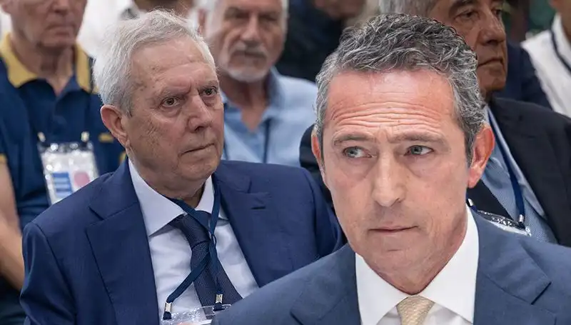 Fenerbahçe Divan Kurulu'nda Aziz Yıldırım'ın Adaylık Açıklaması Gerginlik Yarattı