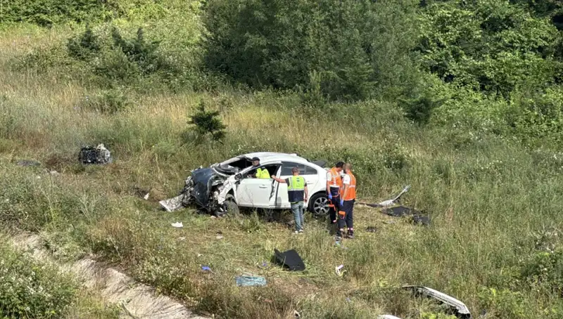 Kuzey Marmara Otoyolu'nda Dehşet Veren Kaza: Araç Şarampole Devirdi!