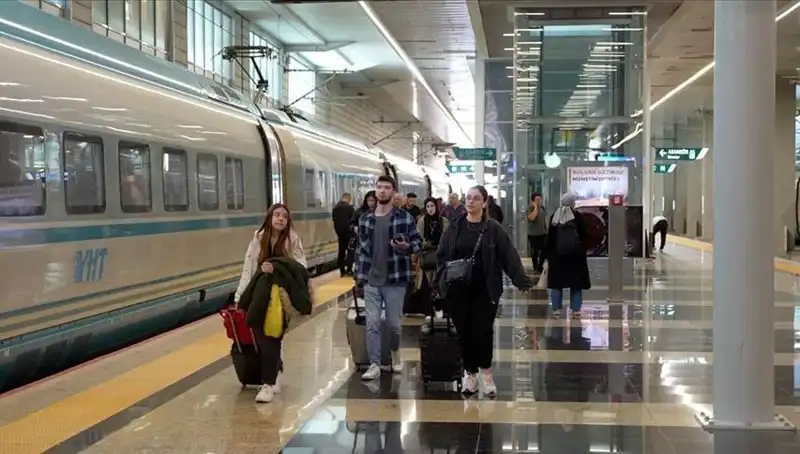 Yüksek Hızlı Trenlerde Yeni Ek Seferler: Yolcuları Neler Bekliyor?