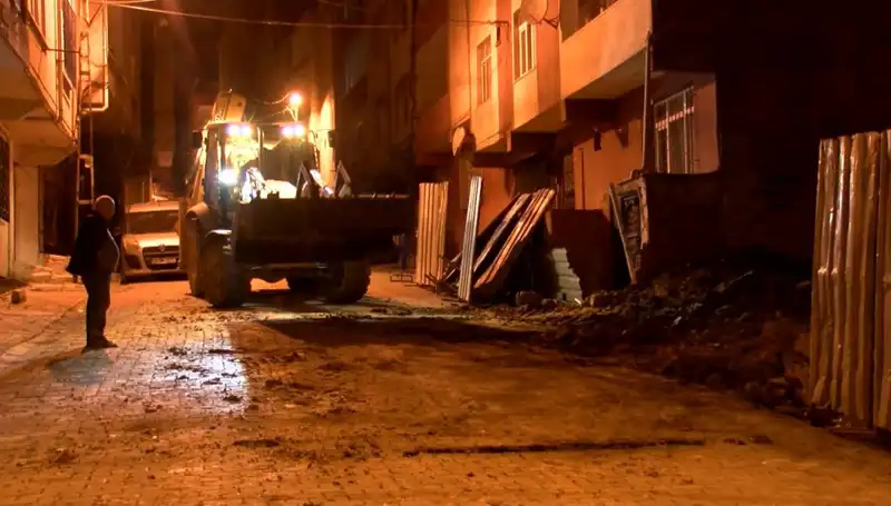 Yana Doğru Eğilen Bina Bağcılar'da Boşaltıldı: Olayın Ayrıntıları ve Güvenlik Tedbirleri