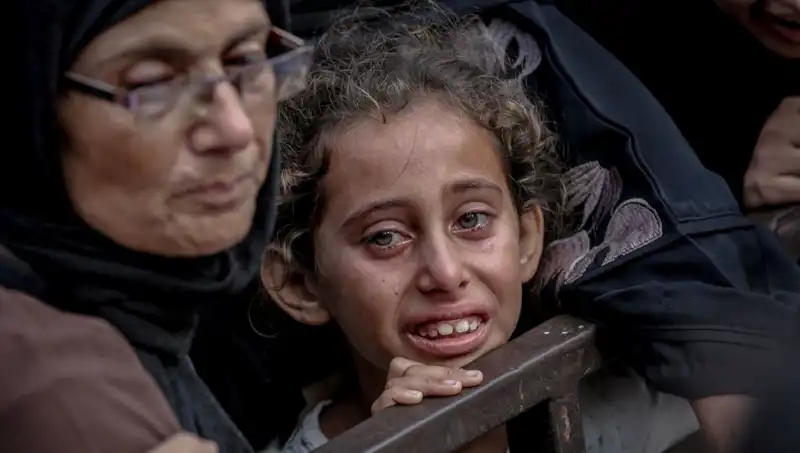 Gazze'de Açlık Savaşları: İsrail Askerleri Yemekleri Neden Toprağa Gömüyor?