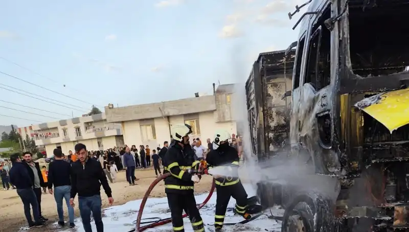 Park Halindeki İki TIR'da Yangın: Olayın Ardındaki Sebepler ve Sonuçları