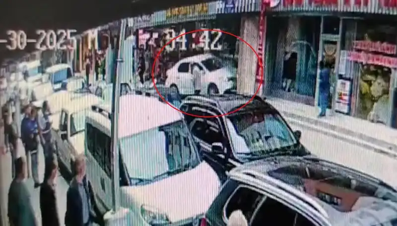 Alkollü Sürücünün Mağazaya Dalması: İki Çocuğun Hayatını Kurtaran Son Anlar!
