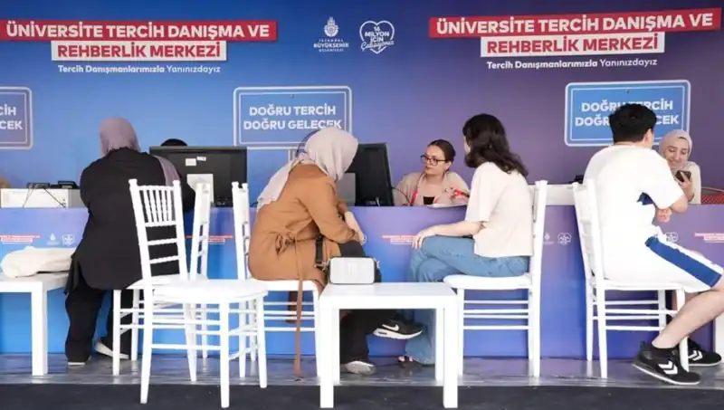 İstanbul'da 24 Noktada İBB Tercih Danışma ve Rehberlik Merkezi Açılıyor