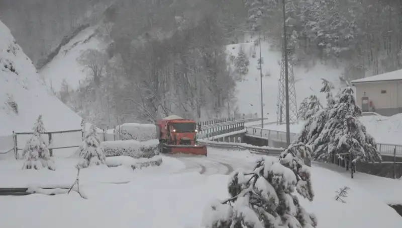 Bolu Dağı'nda Kar Yağışı, Kış Turizmini Canlandırıyor!