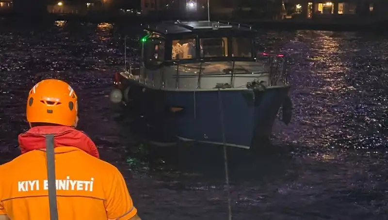 Baltalimanı'nda Fırtına Öncesi Panik: Geminin Su Almaya Başlaması