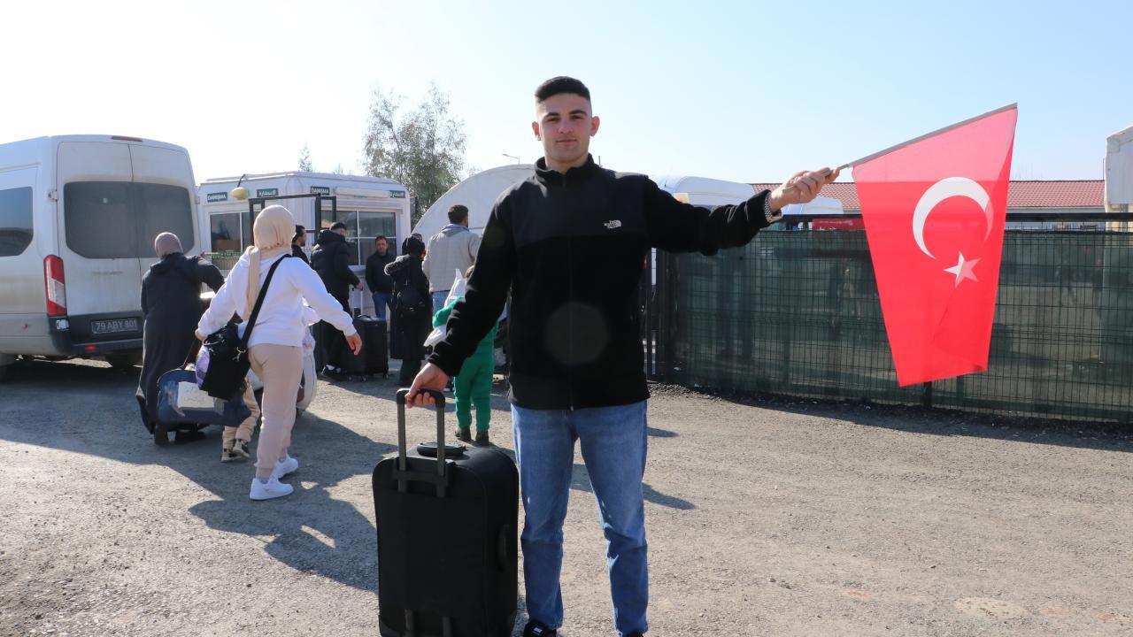 Türk Bayrağıyla Suriye'ye Dönen Abdulkadir'in İlginç Kararı