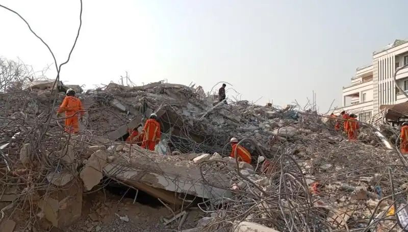 Türk Kurtarma Ekipleri Myanmar'da: Enkazdan Sağ Çıkan Kişinin Hikayesi