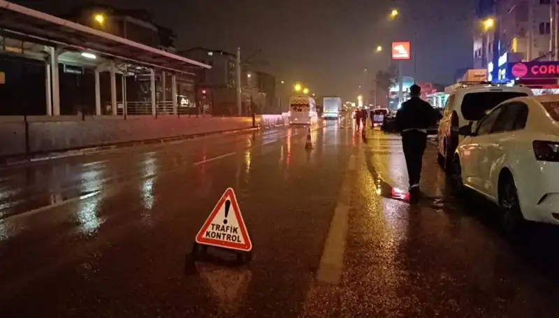 Bursa'da Kaza Sonrası Polise Kamyonet Çarpması: Olayın Detayları