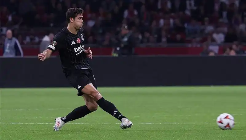 Beşiktaş'ın Derbi Öncesi Stoper Hattında Şok Gelişmeler!