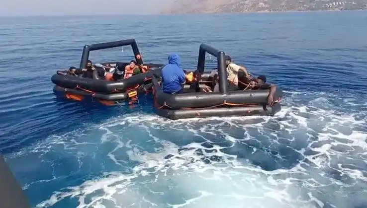 Ayvacık'ta 19 Kaçak Göçmen Dramı: Kurtarma Operasyonu ve Ayrıntılar