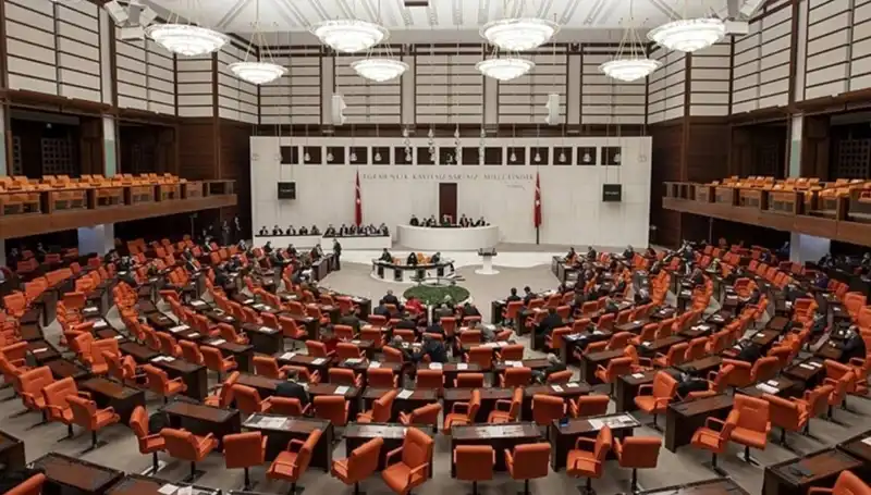 Meclis'te Gıda Zehirlenmesi İddiasına Yanıt: Hasan Turan Açıklama Getirdi