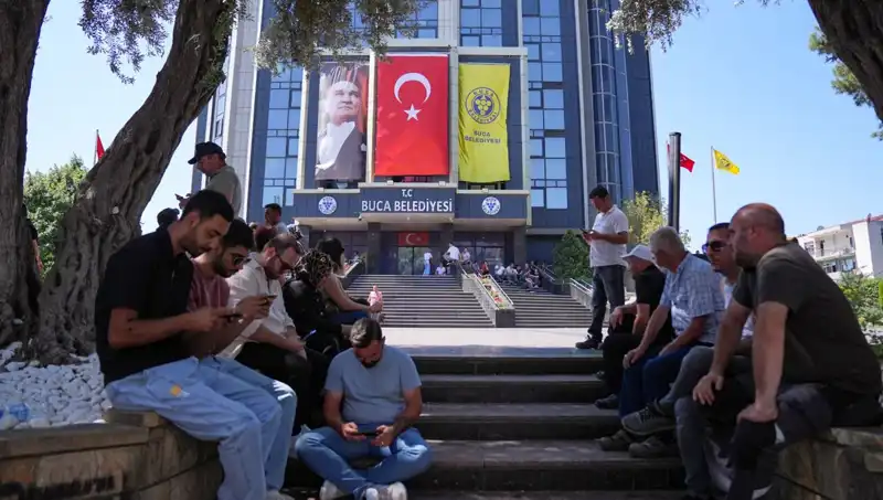 İşçiler Ücretlerini Alamadıkları İçin Oturma Eylemi Yaptı: İşçi Mücadelesi Devam Ediyor