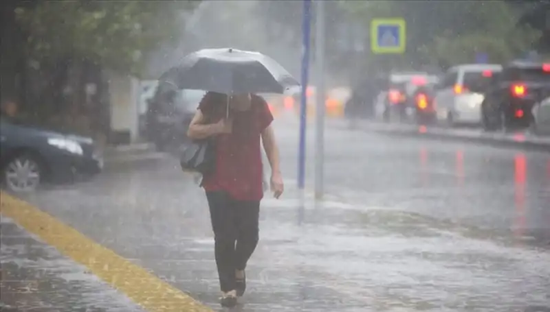 Üç Bölgede Sağanak Yağış ve Fırtına Alarmı: Önlem Alın!