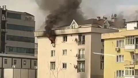 Mecidiyeköy'deki Dört Katlı Bina Yangını, Mahallede Panik Yarattı
