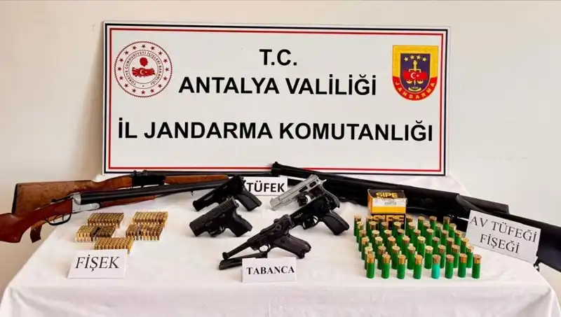 Antalya'da Ruhsatsız Silah Operasyonları: Suçlulara Göz Açtırılmıyor