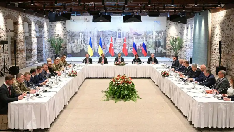 İstanbul'da Barış Zirvesi: Rus Heyeti Türkiye'de Diplomasi Hamlesi Yaptı
