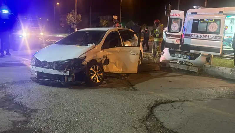 Pikap ile Otomobil Çarpıştı: Kazanın Ardındaki Gizemli Detaylar