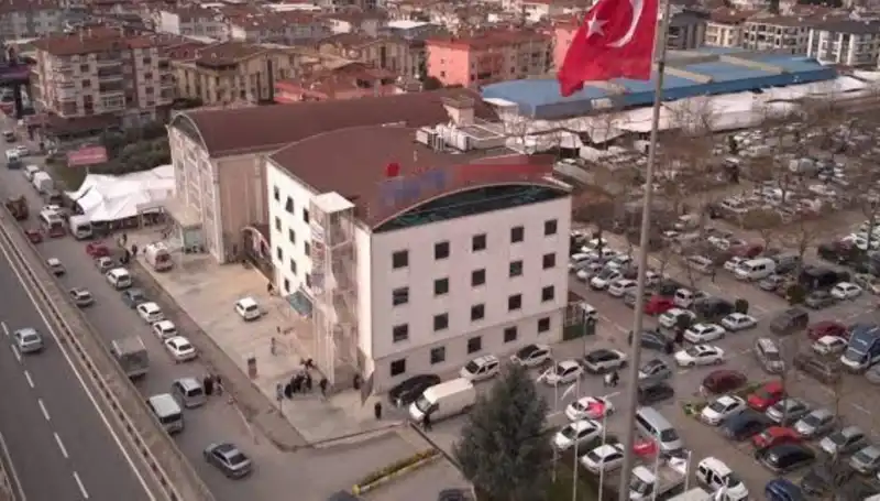 Özel Hastaneye Deprem Mührü: Perde Betonları Kestiler İddiası Gerçek mi?