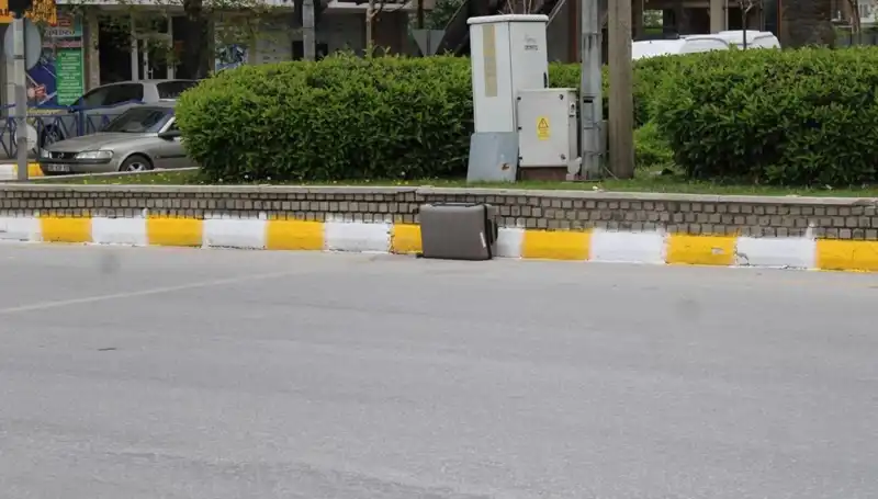 Minibüsten Düşen Valiz Polis Ekiplerini Harekete Geçirdi: Olayın Perde Arkası