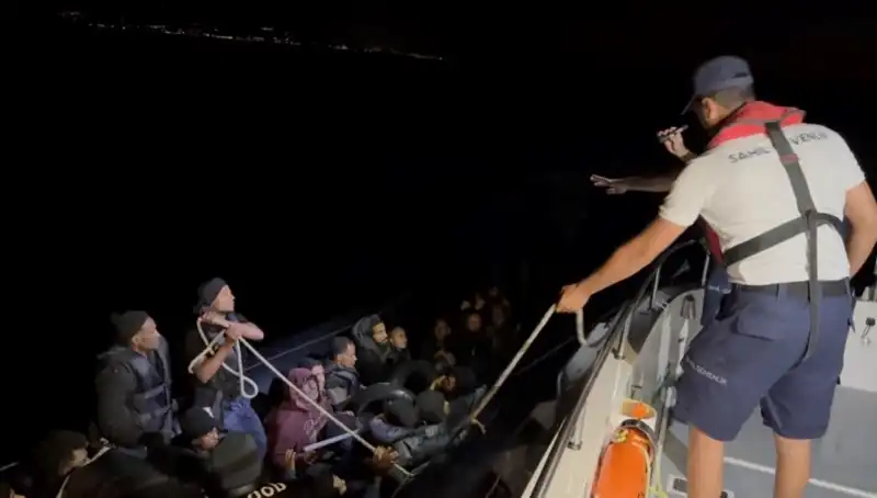 Çeşme’de Dram: Denizde Sürüklenen 42 Kaçak Göçmen Kurtarıldı