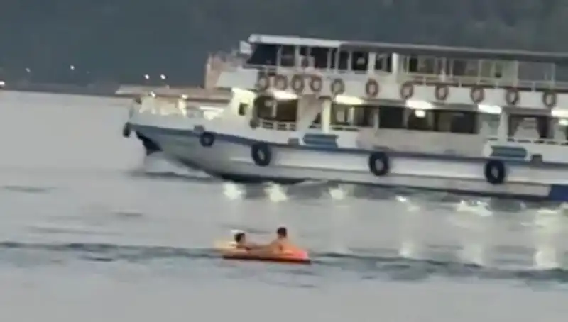 Sarıyer Sahilinde Kaotik Anlar: İki Çocuk Botla Denize Açıldı!