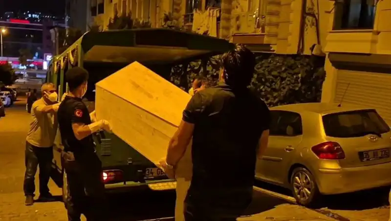Esenyurt'ta Gizemli Ölüm: Kadın Cesedi Bulundu, Soru İşaretleri Artıyor
