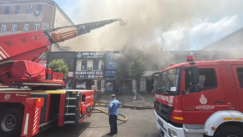Ümraniye Oto Sanayi Sitesi'nde Sabah Saatlerinde Korkutan Yangın Oluştu